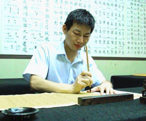 李成利